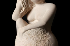01FemmeAssise